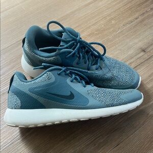 Nike Zaca Women’s Teal & White Running Shoes